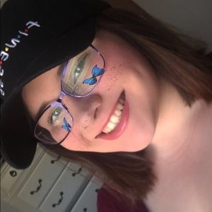 Meet your Posher, Alexis